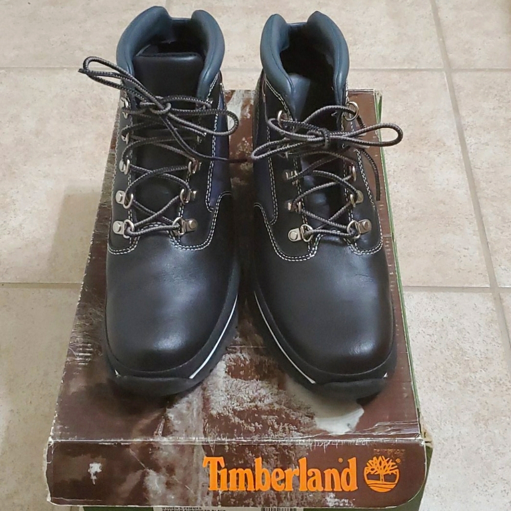 Timberland Shoes - Picture 2 of 16